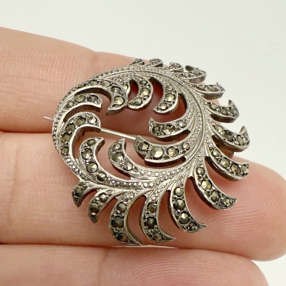 Vintage 835 Silver Portugal Marcasite Feather Wreath Round Pin Brooch - Picture 4 of 7